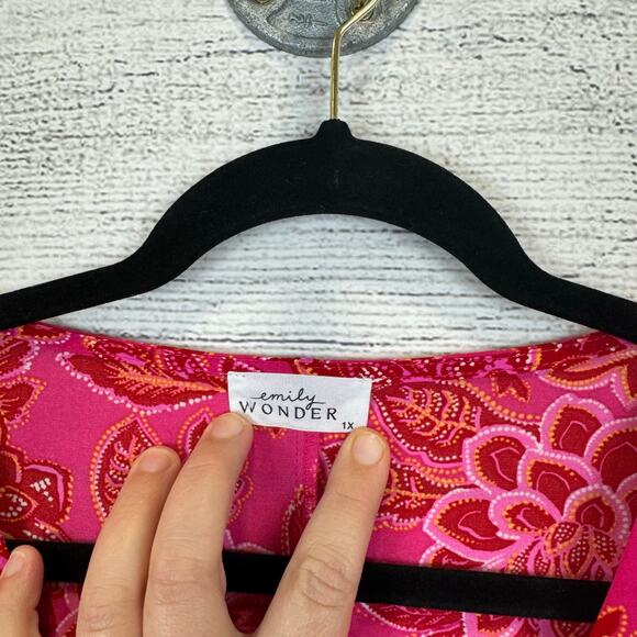 Emily Wonder Plus Size Pink Floral Printed Ruffle Spring Blouse Size 1X - Picture 4 of 6